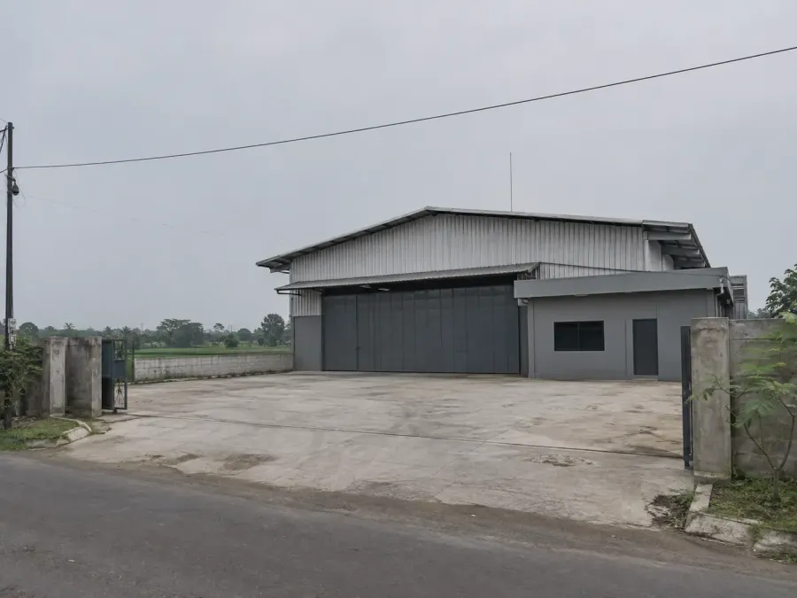 Tampak depan gudang bentang bebas di Singosari
