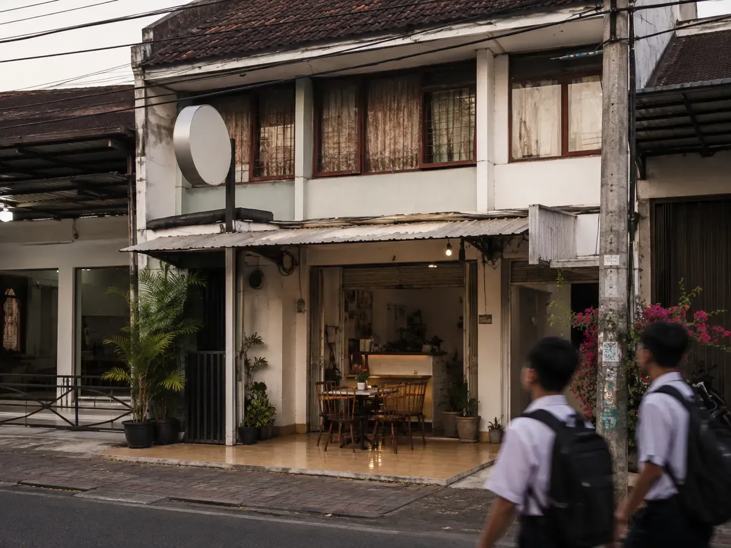 Tampak depan ruko dua lantai di Dinoyo