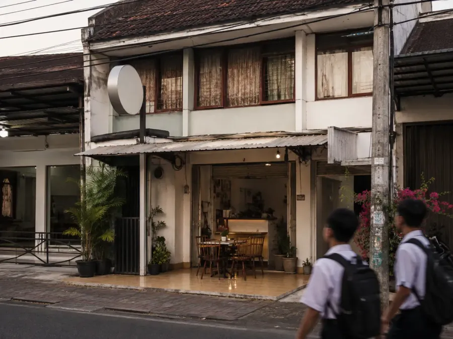 Tampak depan ruko dua lantai di Dinoyo