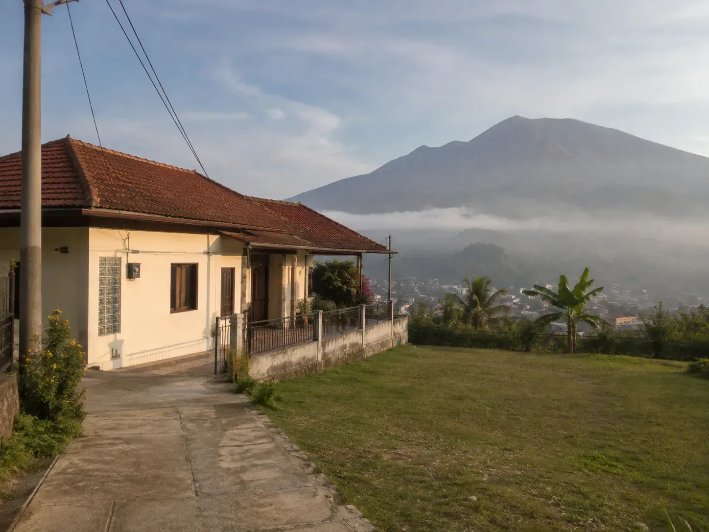 Tampak depan rumah satu lantai di Bumiaji
